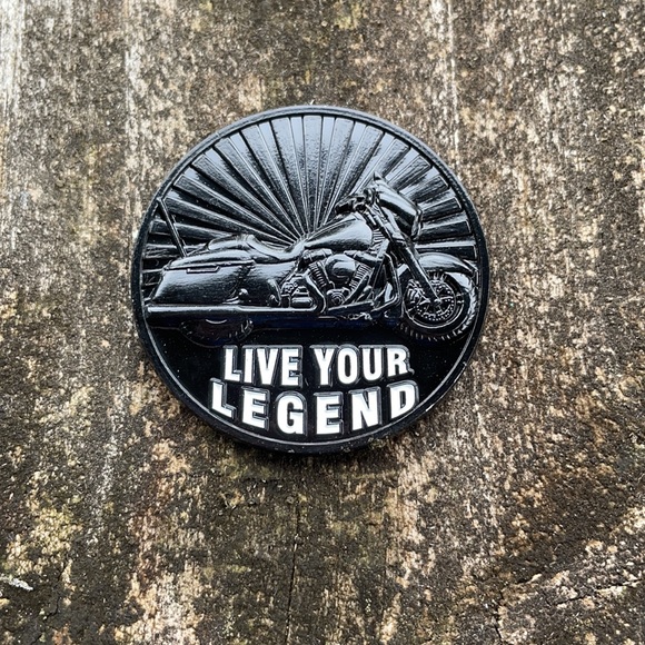 Genuine Harley-Davidson "LIVE YOUR LEGEND" Challenge Coin - Picture 2 of 2